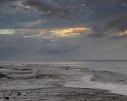 Sea and clouds, inseparable friends. One without the other can not be. How many transformations shapes how many colors you carry in itself miraculous water ....?