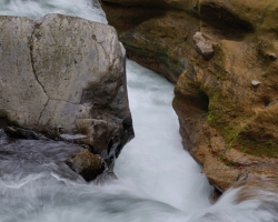 There are no less dangerous and violent currents below the boiler waterfall.