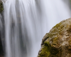 Vintgar nádherný kaňon so svojimi vodopádmi a kamennými strážcami
